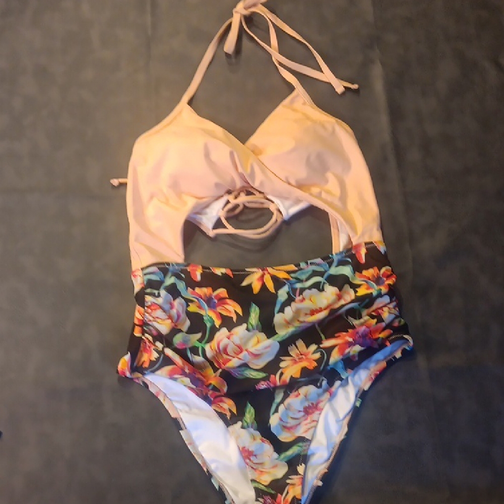NWT. Cupshe Floral Halter One Piece - Peach and Multicolor Tropical Floral